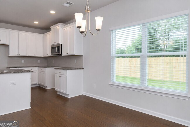 Photo - 3370 Highbury Way