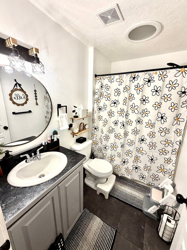 Photo - 278 N 200 W