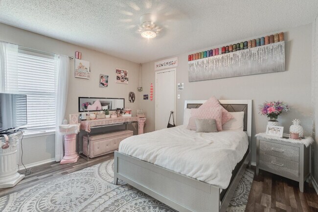 Photo - 308 McMurtry Dr House