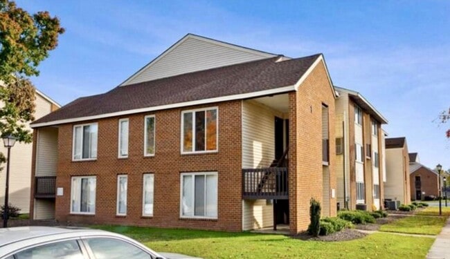 Photo - Welcome to Hampton Club – a gated community offering comfort, convenience, and peace of mind! Unit 4