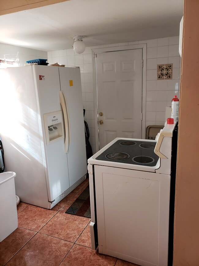 Photo - 827 Briggs St