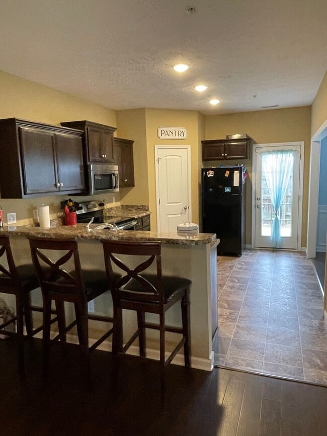 Photo - Cottage Glen Townhome. -- Full Furnished !!!