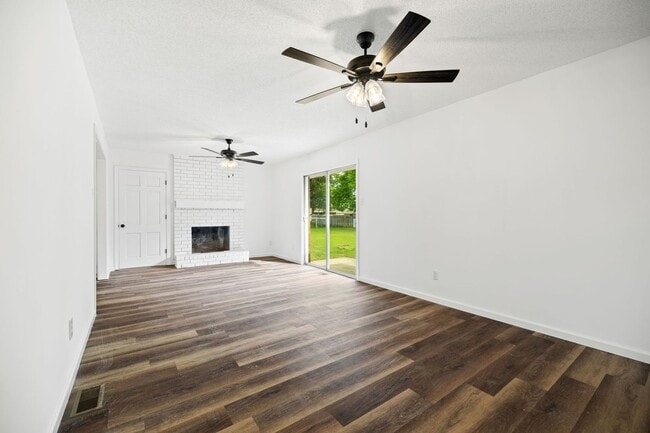 1317 Clover Ln