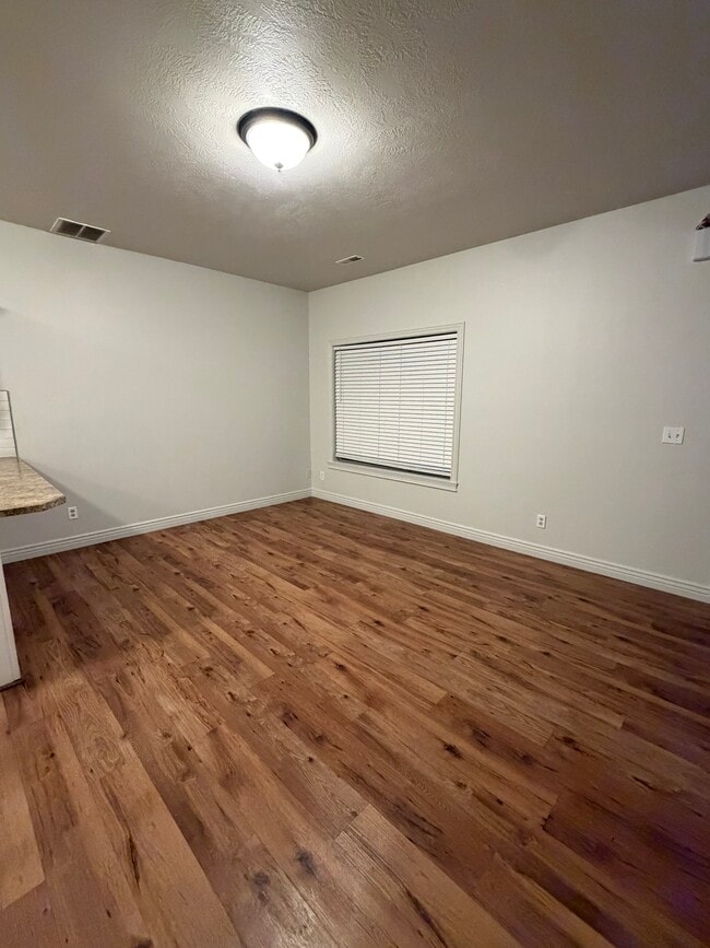 Photo - 565 Pioneer Rd