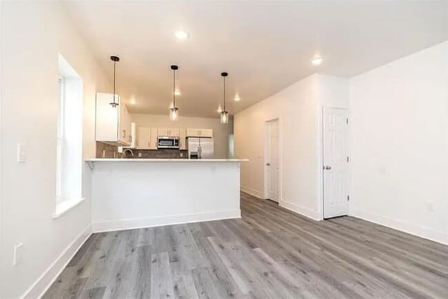 Photo - Beautiful 4 Bedroom Newly renovated home!
