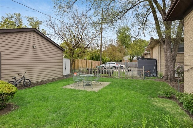 Photo - 255 E Burlington St