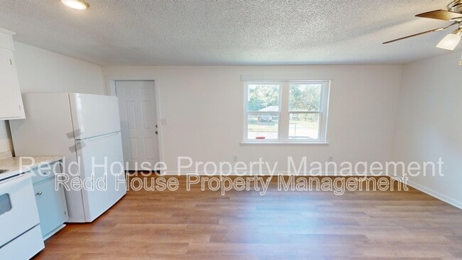 Photo - 121 Grimes St