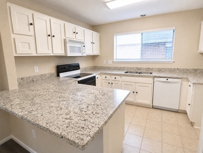 Photo - 2506 Radcliffe Dr