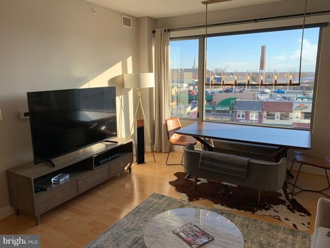 Building Photo - 4101 Albemarle St NW Unit 435