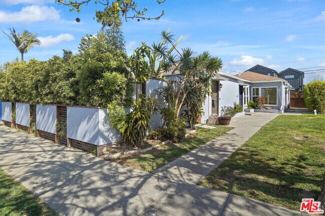 Building Photo - 216 6th Ave Rental