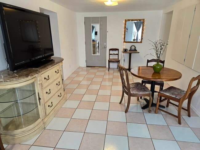 Photo - 925 E 30th St