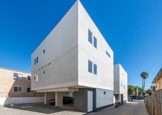 Photo - 635 N Harvard Blvd