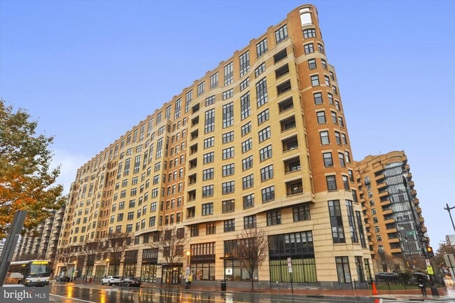 Building Photo - 400 Massachusetts Ave NW Unit 608 Rental
