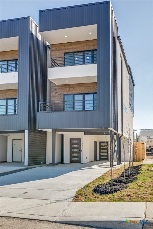 Building Photo - 126 E Lachapelle Rental