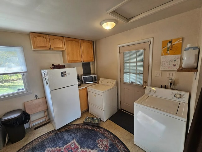 Photo - Sun-Filled 2 Bedroom Home with a Welcoming Layout