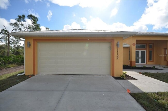 Photo - 1132 Edelweiss St E