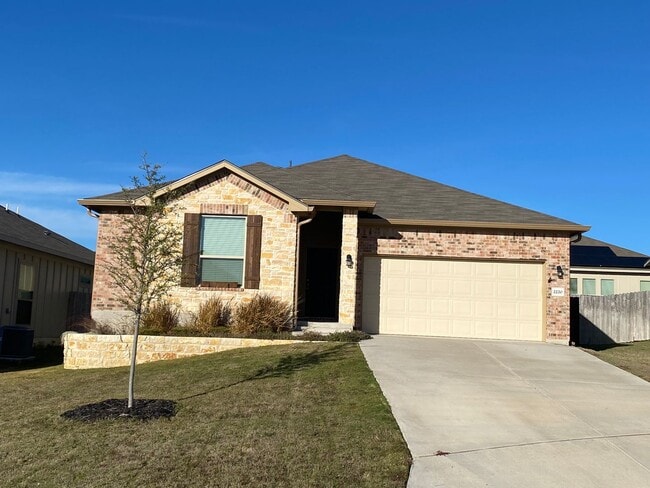 Building Photo - 4 BEDROOM, SHORT TERM LEASE AVAILABLE