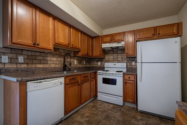 Building Photo - 43 Middlebrook Dr