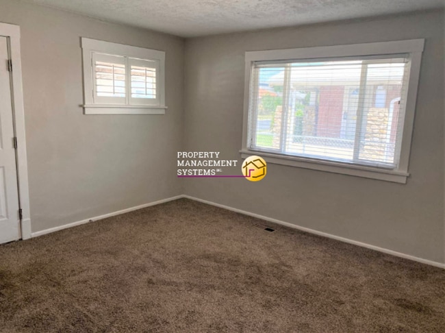 Photo - 2 Bedroom Salt Lake Duplex - All Utilities Included!