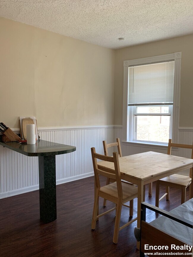 Building Photo - 883 Huntington Ave Unit 11