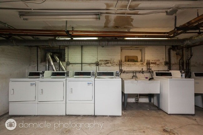 Photo - 905 W Altgeld St Unit 1B