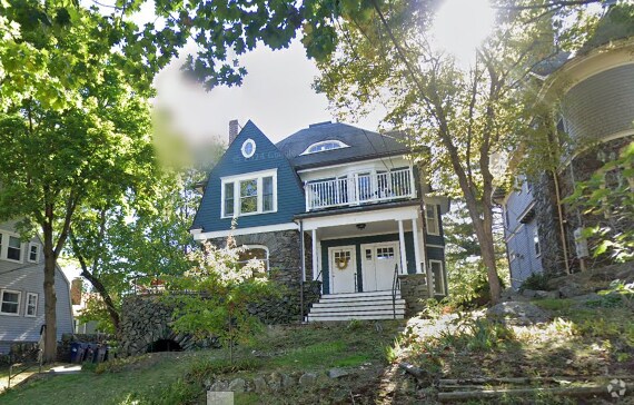 Building Photo - 10 Selkirk Rd Unit 4 Rental