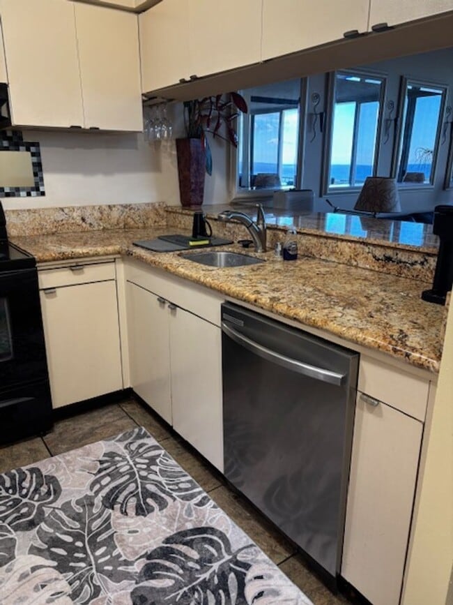 Photo - MAKAHA VALLEY TOWERS