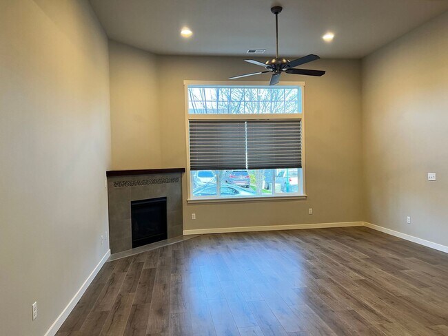 Photo - 3bed/2.5bath with Lofted Space at Harbor Crossing!