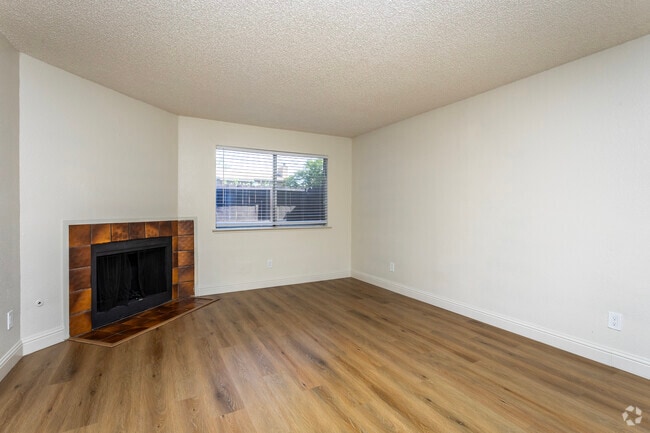 2BR, 1.5BA - 1,125SF - Living Room
