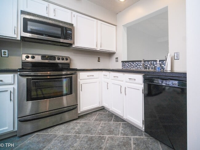 Photo - "Charming 2-Bedroom Gem with Granite Elegance in Charlotte's Heart!"