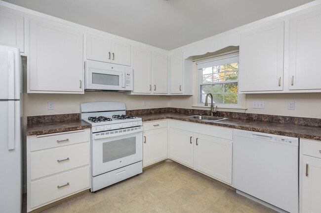 Comer en la cocina - 1764 Wedgewood Cmn