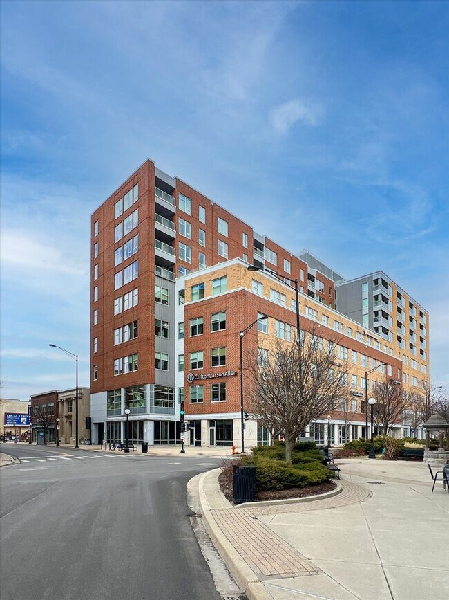 Photo - LARGE CUSTOM CONDO IN DOWNTOWN CHAMPAIGN