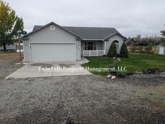 Photo - 213 Settlers Way W