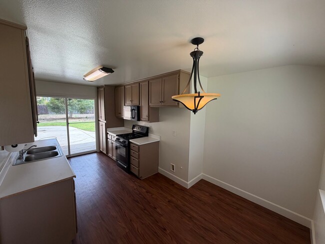 Photo - 465 Stansbury Dr