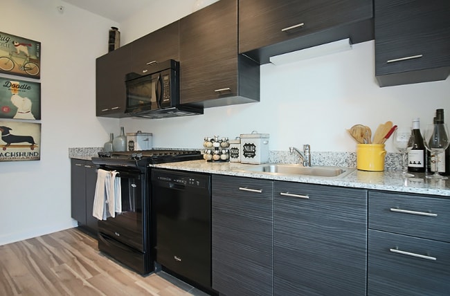 Photo - 800 N La Salle Dr