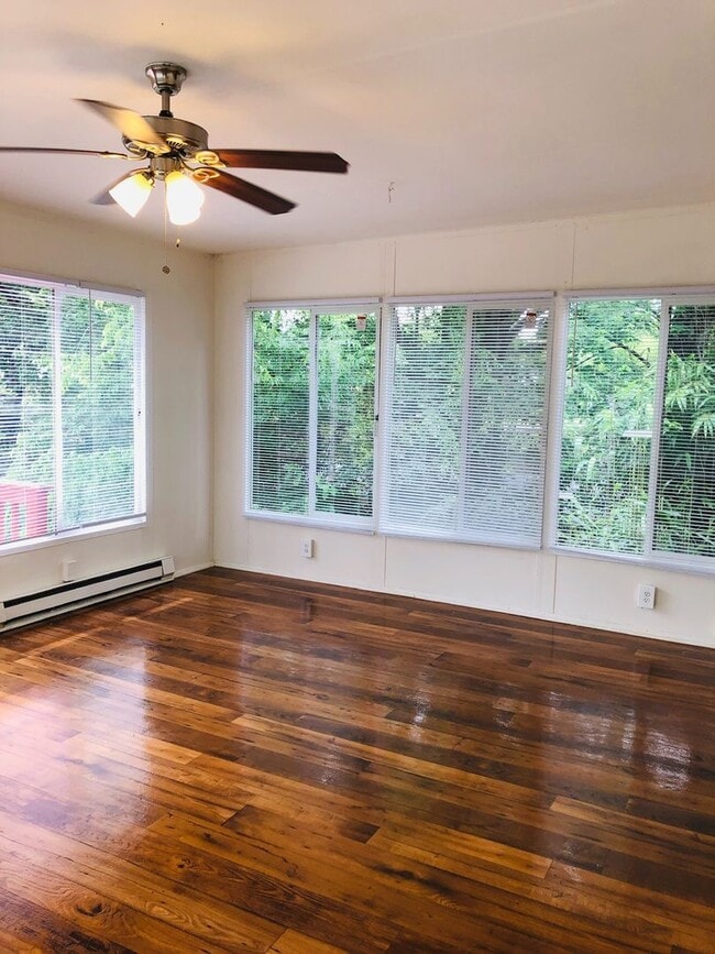 Building Photo - Adorable 3 bdrm/1.5 bath Home on a Corner Lot Across From Belmont Golf Course in Lakeside!