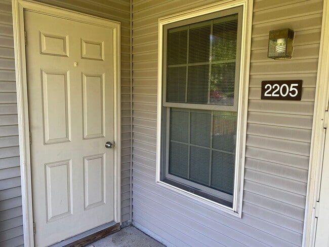 Building Photo - 2205 Brookhaven Dr Rental