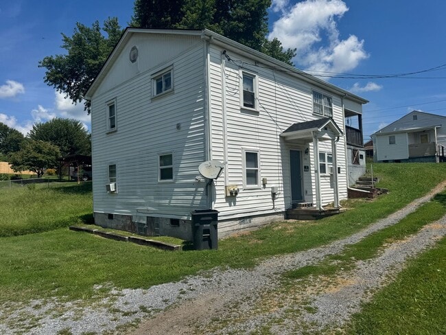 Building Photo - 1110 Fairview Ave Unit Apt B