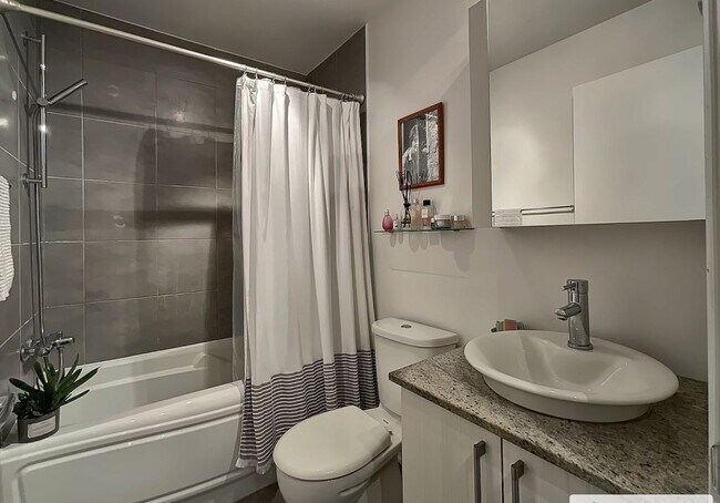 Photo - 9655 Rue Saint-Hubert Unit 9655 Saint-Hubert