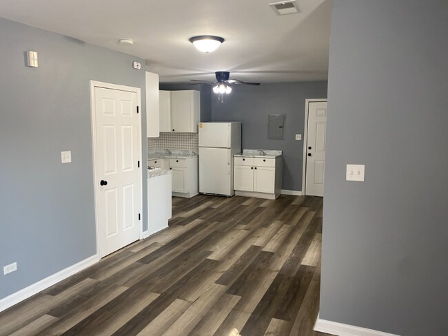 Photo - 15223 Turlington Ave Unidad Second Floor