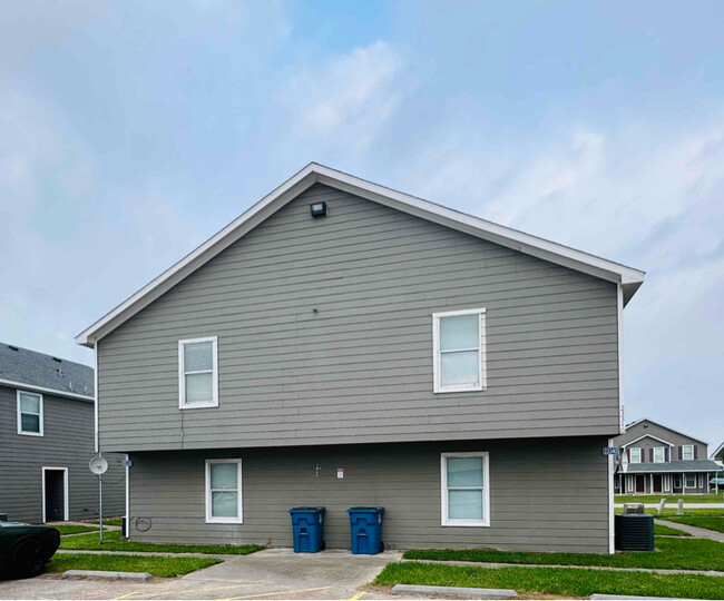 Photo - 23340 High Pt St Townhome