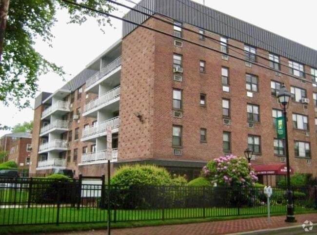 Building Photo - 124 Smith St Unit 1N Rental