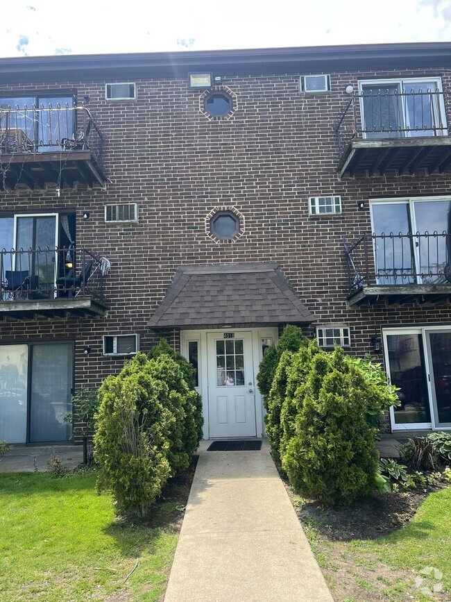 Building Photo - 4018 Bonhill Dr Unit 1A Rental