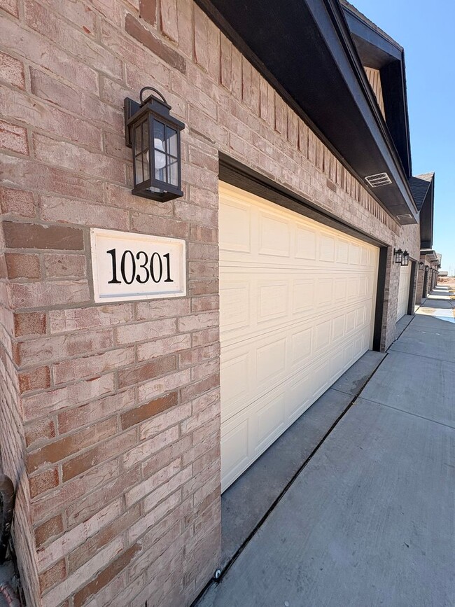 Building Photo - Stunning New 3/2 Townhomes