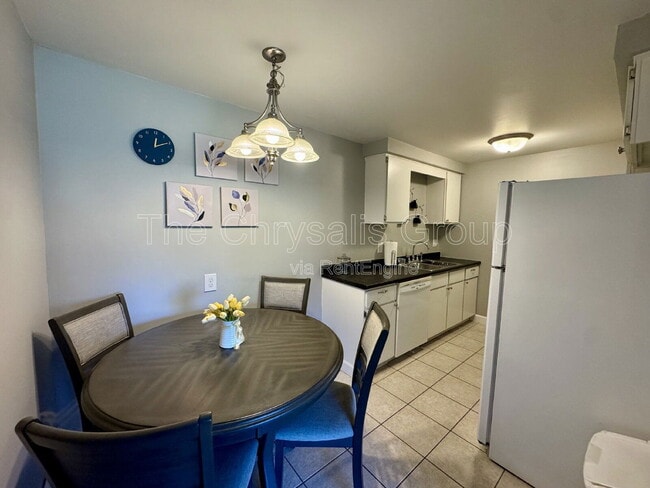 Photo - 1444 State St Unidad 4