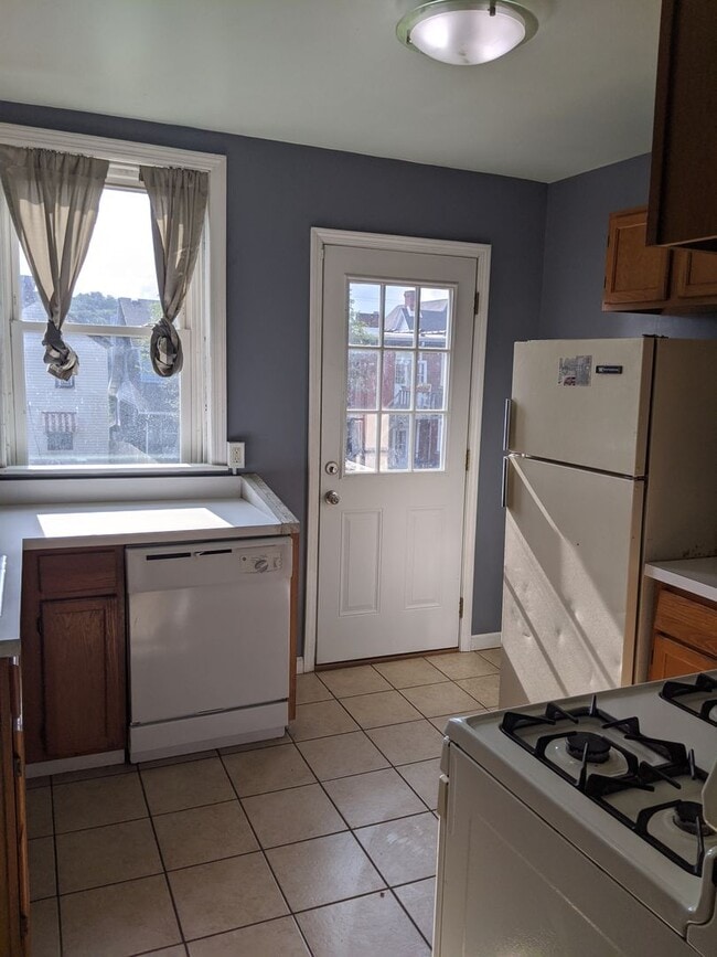 Building Photo - South Oakland Large and renovated 3 bedroo... Unit 2