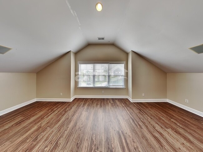 Photo - 116 Lake Point Ct