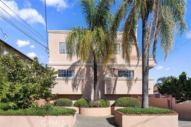 Photo - 874 W 3rd St