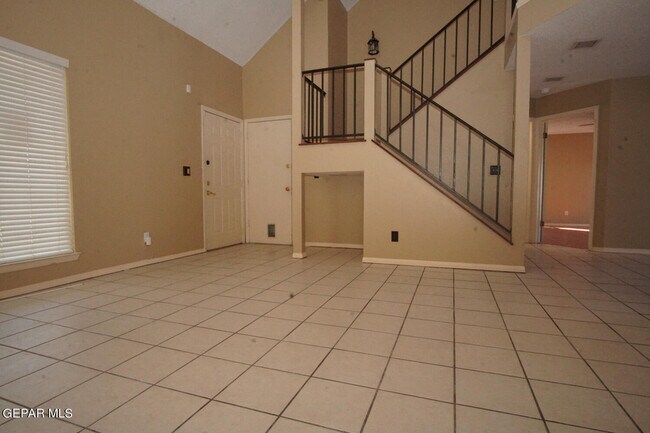 Photo - 637 Woodcrest Ln