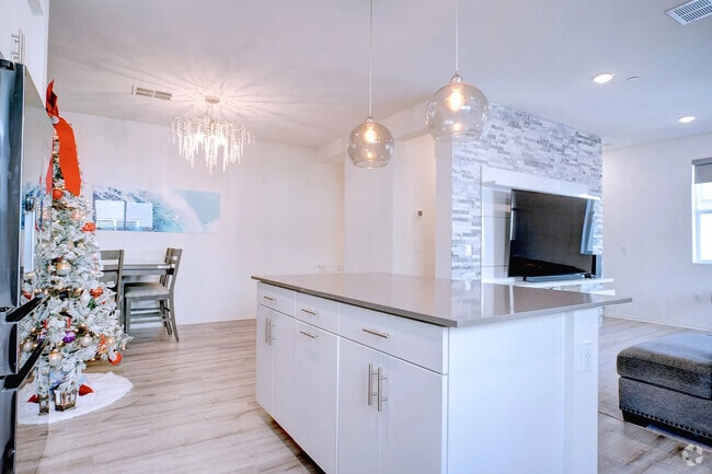 Building Photo - 5503 Sandcliff Ln Unit 150 Rental